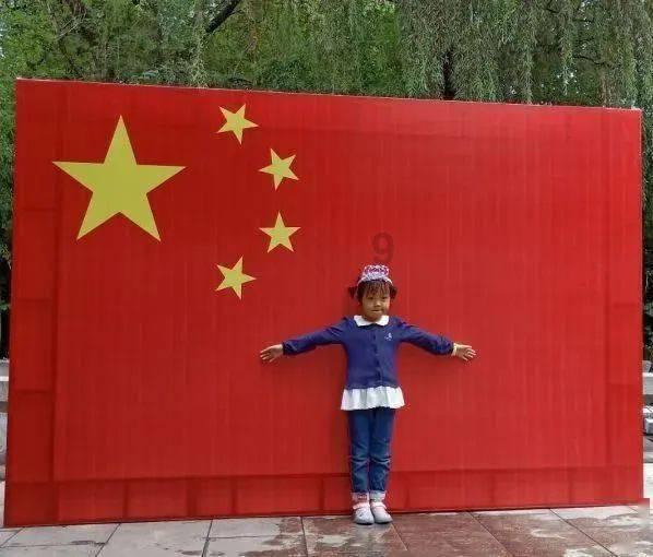 他对所有的女人都很随意，开玩笑什么的。唯独对我都是一本正经，甚至有时候不说话，说话也是语无伦次的？游戏画面